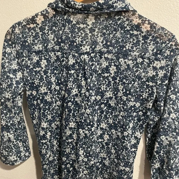 Aeropostale buttoned short sleeve fitted blouse size XS - Picture 2 of 4